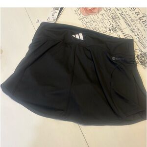Adidas medium size tennis skirt